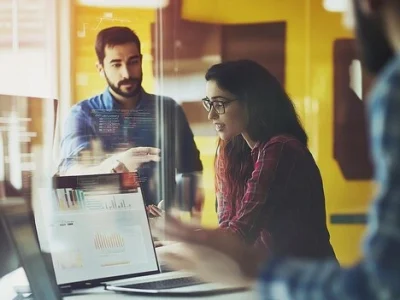 thrilling-f1-races-speed-strategy-spectacular-performances_914383-17232